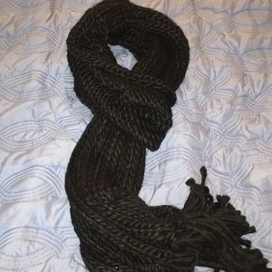 Cozy knit scarf to keep you warm 🌟